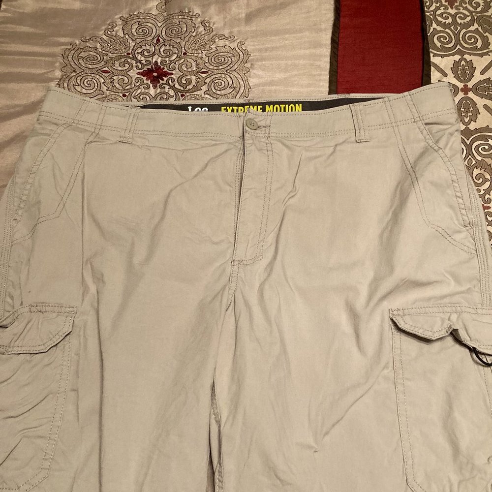LEE Extreme Motion Men's Shorts  Size 42